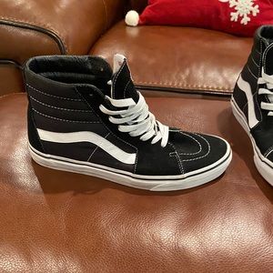 BLACK HIGHTOP VANS SIZE 10.5